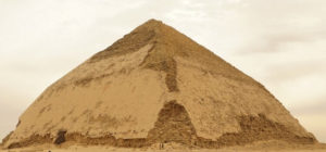 Ломаная пирамида, внешний вид фото