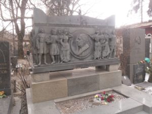 Могила Алексея Толстого фото