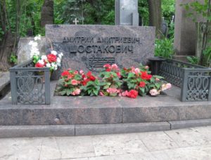 Могила Дмитрия Шостаковича фото