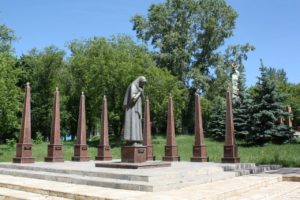 Памятник Матери, г. Задонск фото