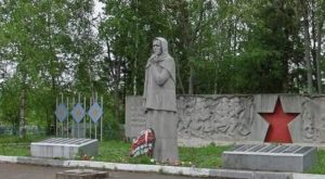 Памятник Скорбящая мать, Вологодская область фото