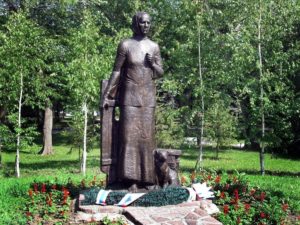 Памятник солдатской матери Анастасии Акатьевне Ларионовой, г. Омск фото