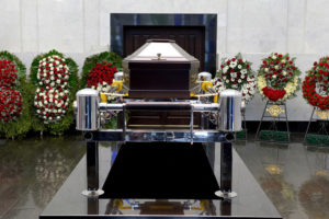 Гроб в крематории фото