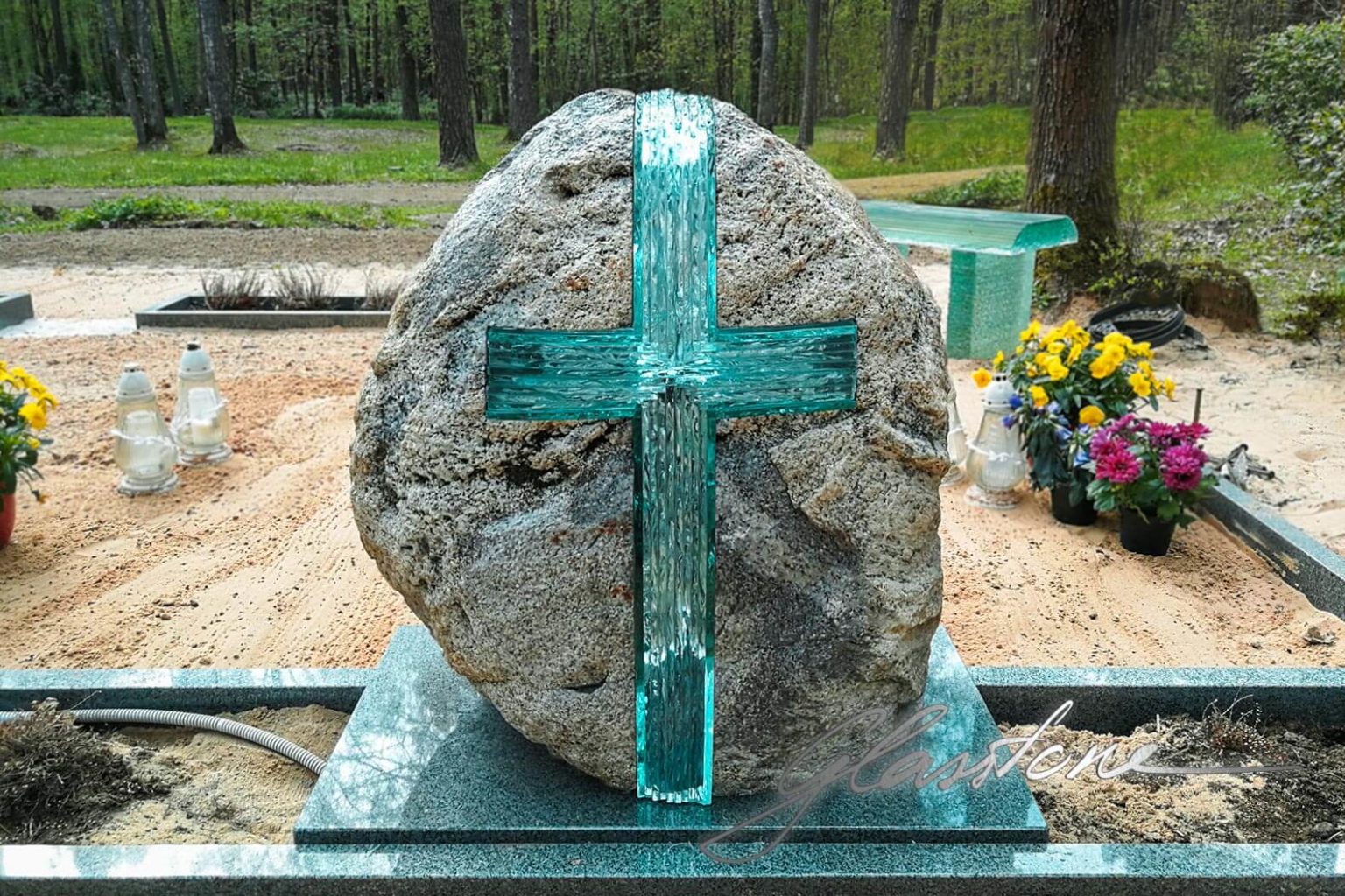Памятник скала из гранита на могилу фото
