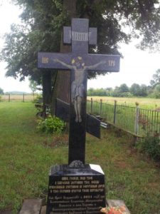 Восьмиконечный крест на памятнике фото