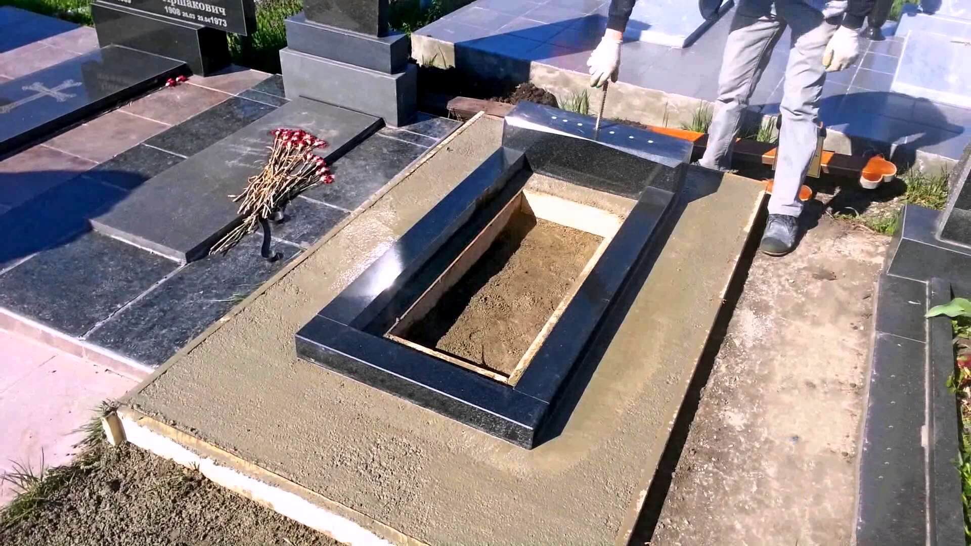 Поправить памятник на кладбище